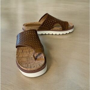 Baretrap sandals NWOT